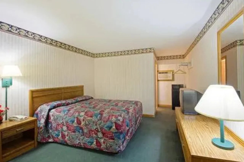 Golden Hill Inn-Danbury