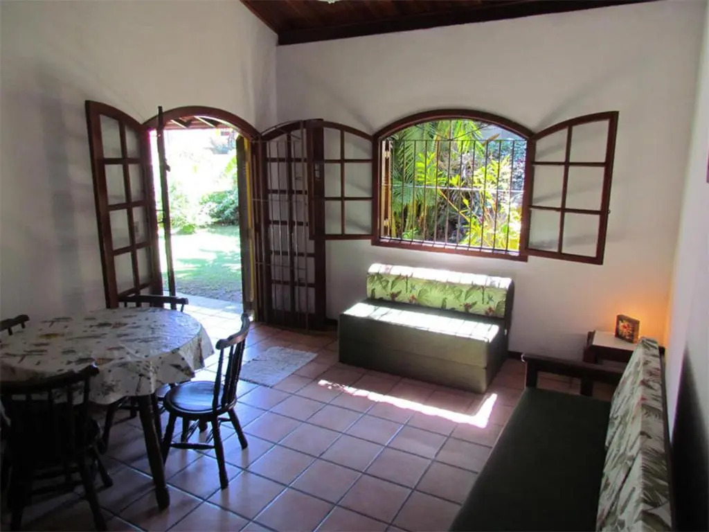 Casa 157 - 150 metros da praia das Toninhas, ideal para 6 a 8 pessoas, aceita pets