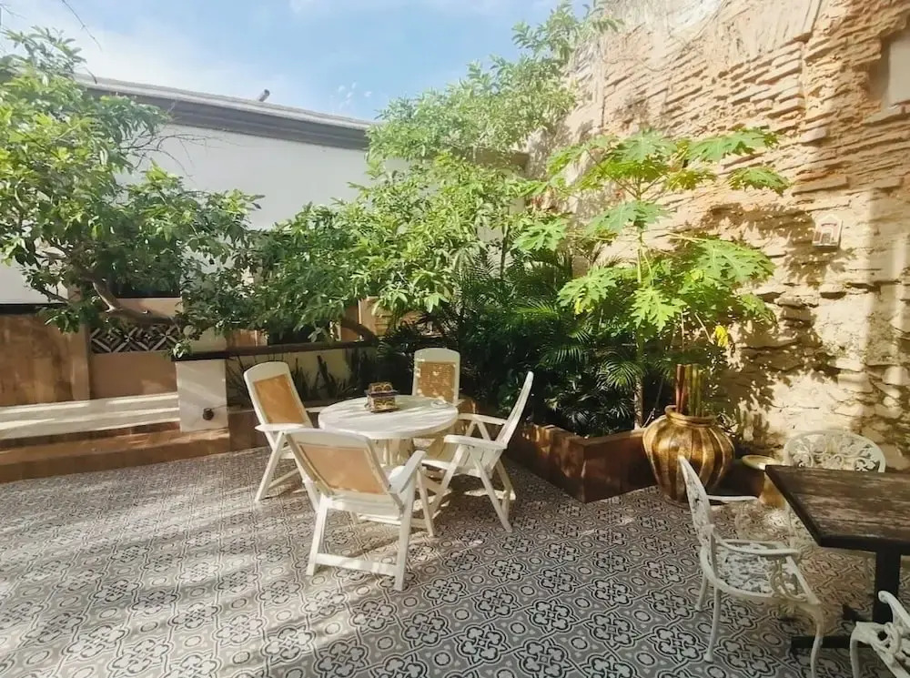 The Black Tree Hotel Boutique