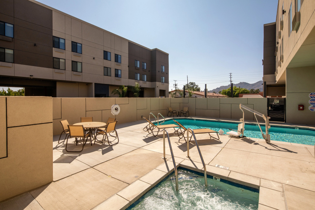 Holiday Inn Express & Suites Chatsworth by IHG