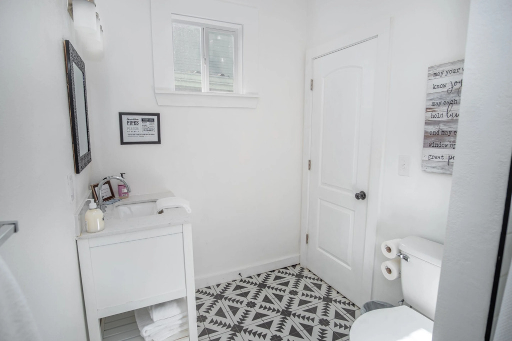 Cozy Remodeled 2br/1ba Near Downtown