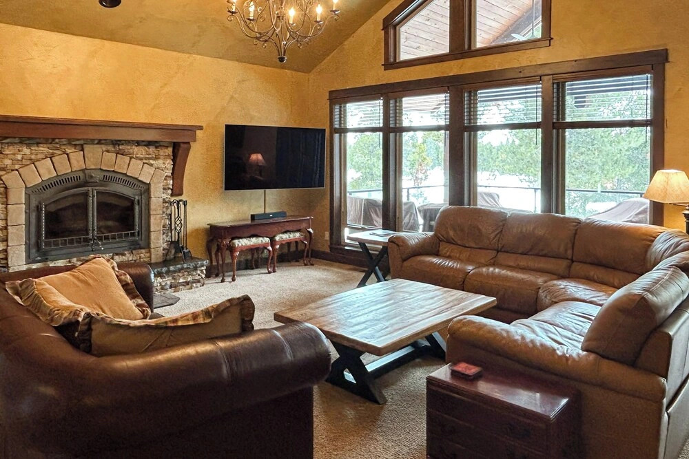 4BR Home on the Deschutes River 5 min to Sun River