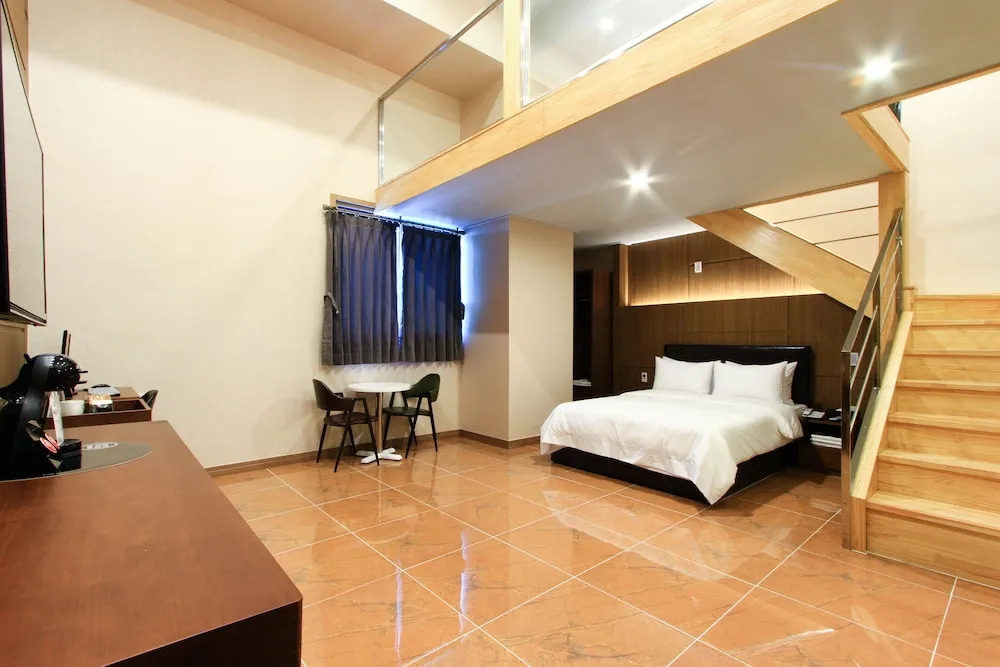 The King Hotel