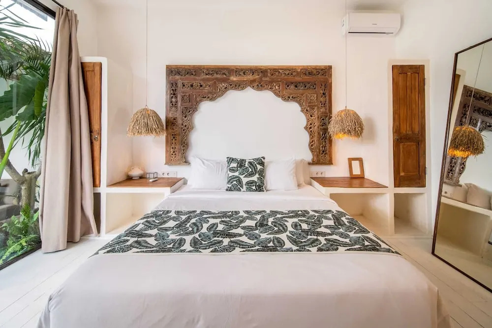 Tropical Design, Private Villa Complex, 6 BR, Umalas With Staff