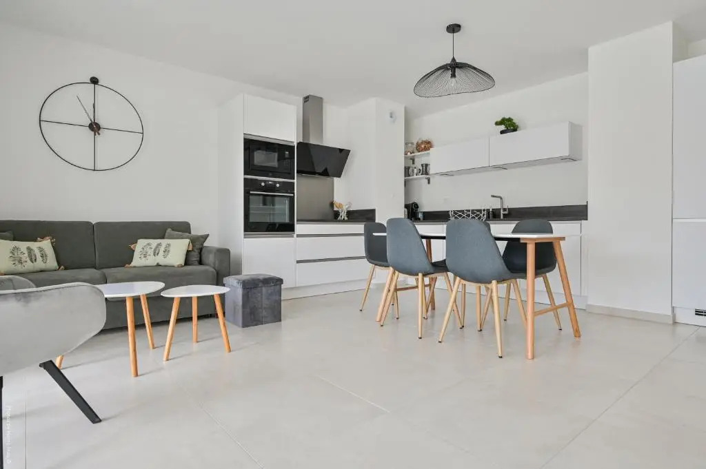 T4 NEUF - JARDIN-TERRASSE ET PISCINE – ACCÈS DIRECT PLAGES ET CENTRE VILLAGE – App C 12