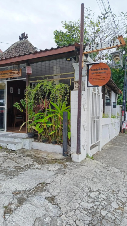 OYO 4016 Tan Jokteng Guest House
