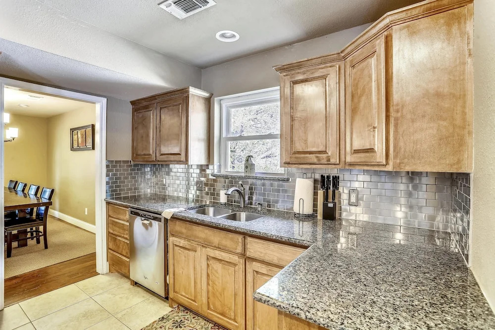 Franklin Mansion - Huge Near Stadiums W/pool & Hot Tub 5 Bedroom Estate
