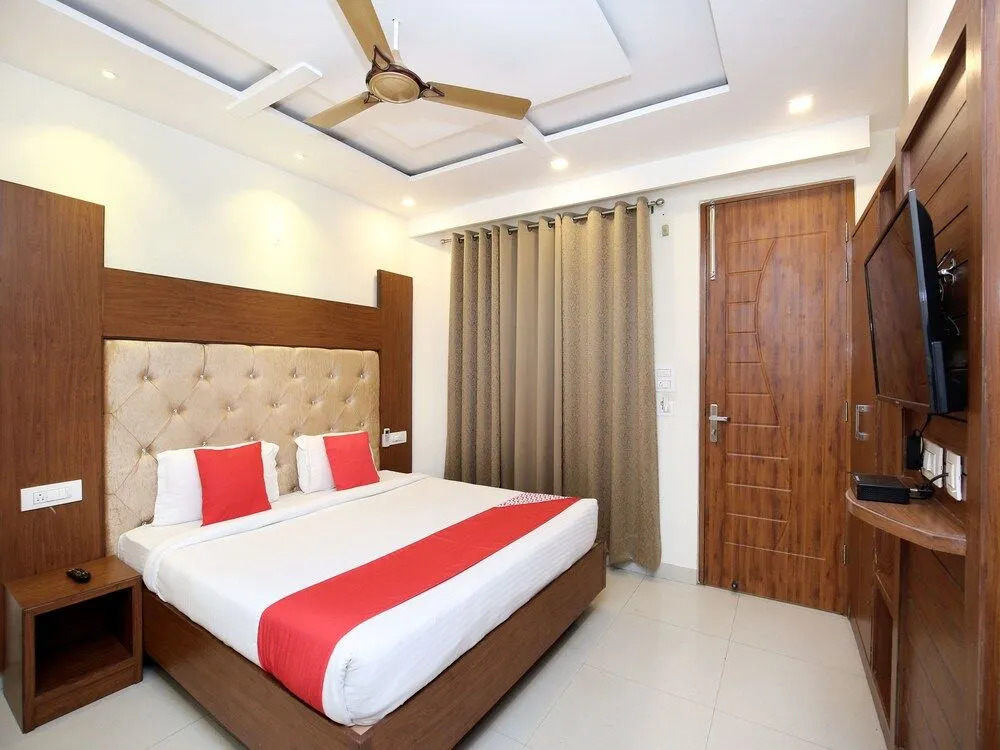OYO 17081 Hotel Signia