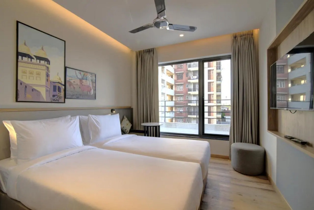 7 Apple Hotel Pratap Nagar