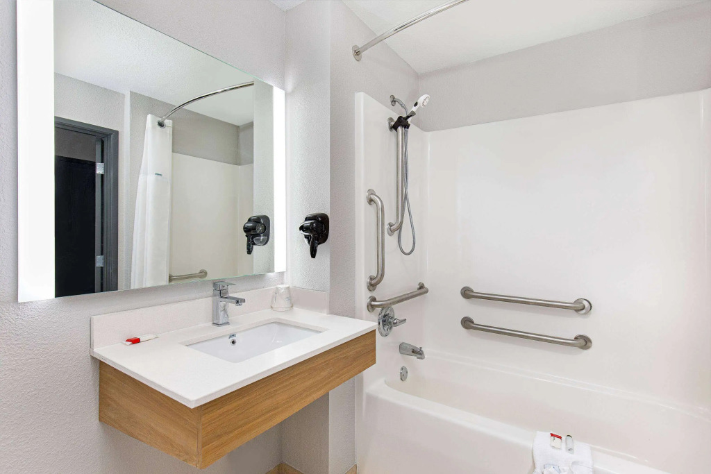Microtel Inn & Suites by Wyndham Manchester - Newly Renovated