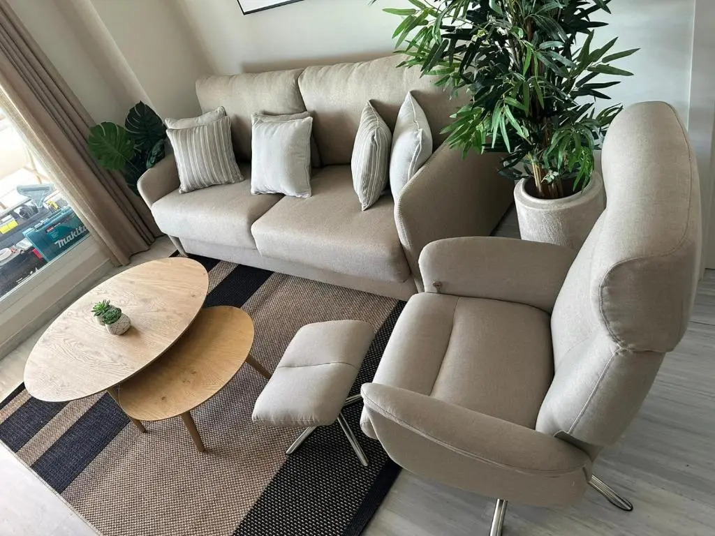 2 bed Penthouse with Sea View