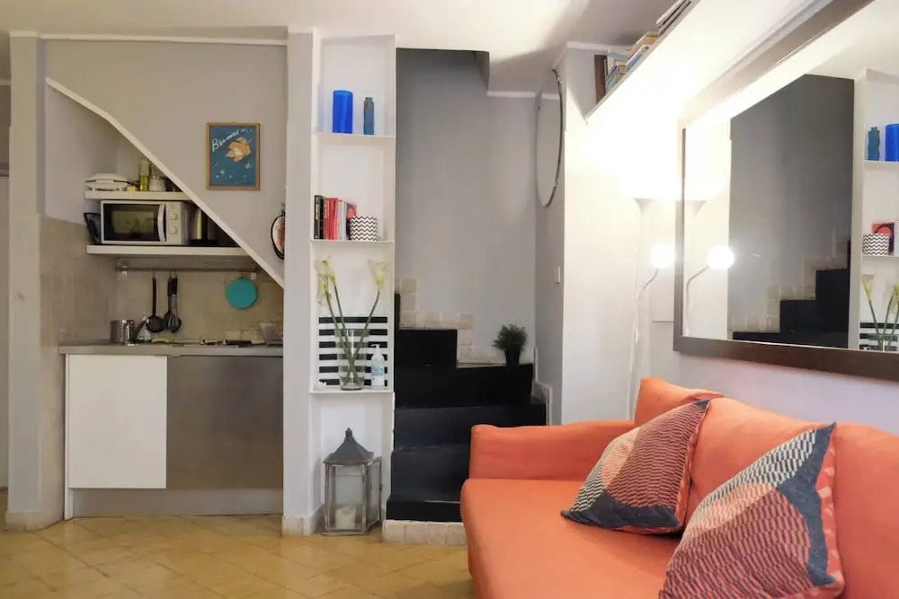 Renoir Small Loft on Giulia Street