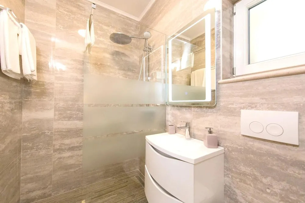 Spacious Villa with Private Pool in Dubrovnik