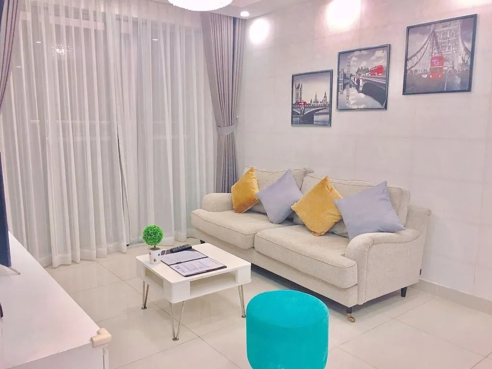 Modern Apartment in Scenic Valley Phu My Hung D7