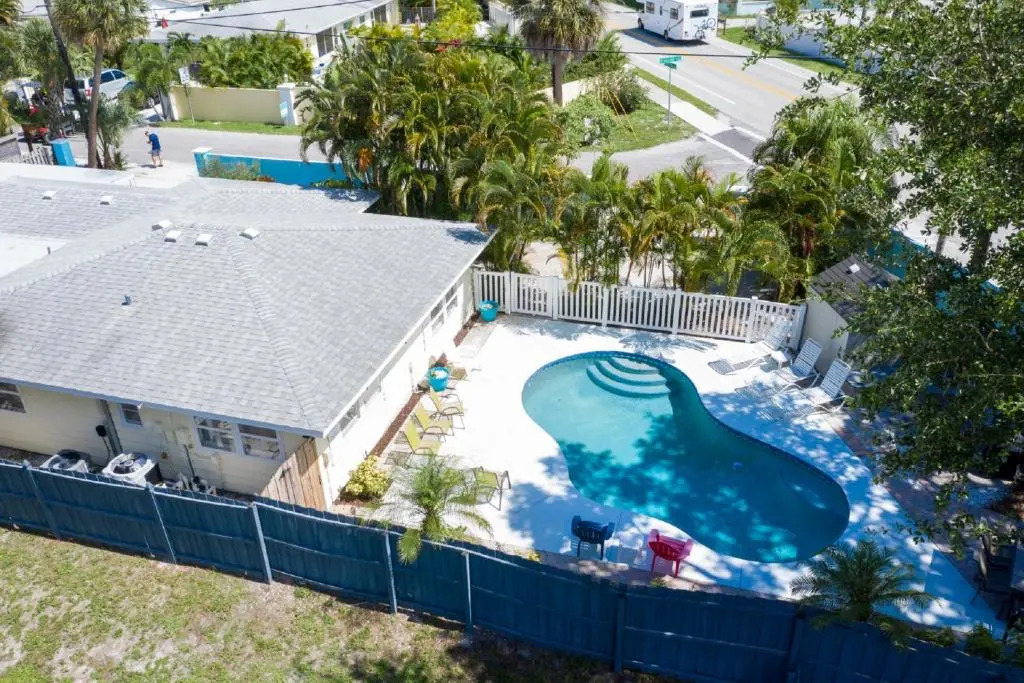 Cozy Tropical Bungalow Duplex with Heated Pool