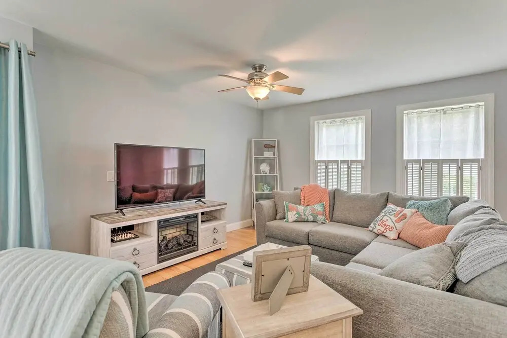 South Kingstown Vacation Rental: 2 Mi to Beach!