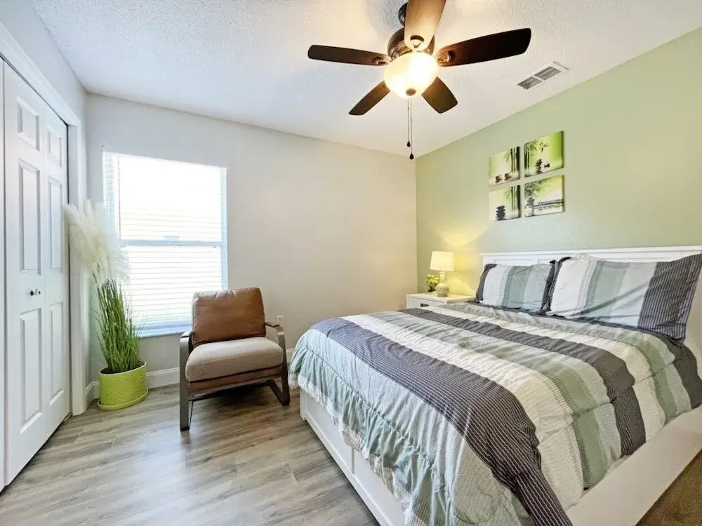 Lakeside Sunset 3 Bedroom by RedAwning
