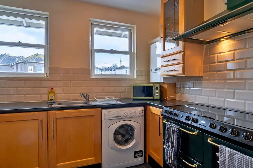 Apartment in Teignmouth Near River Beach
