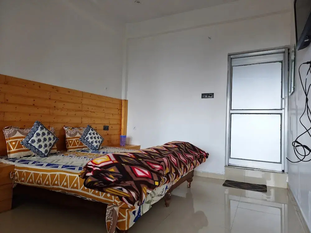 Hotel Relax Max Sariyatal Nainital