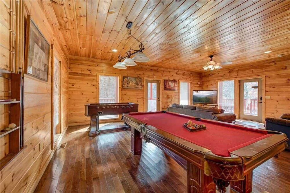 Take It Easy 3 Bedroom Home with Hot Tub