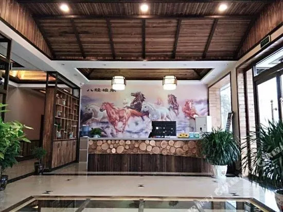 Huashan Outdoor Theme Hotel