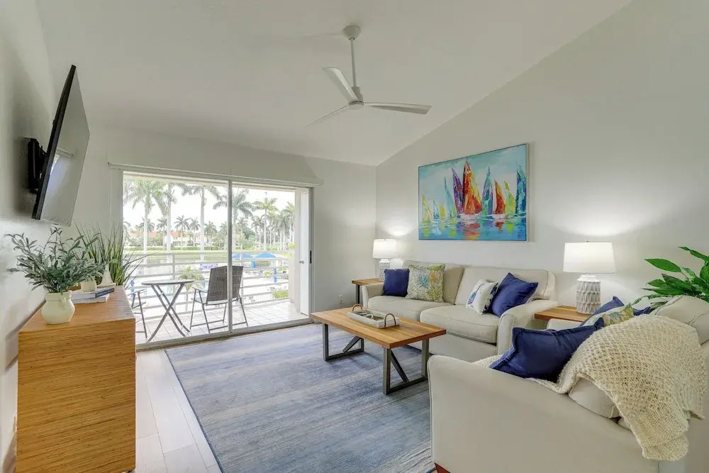 Sunny St Pete Getaway With Shared Pool & Hot Tub
