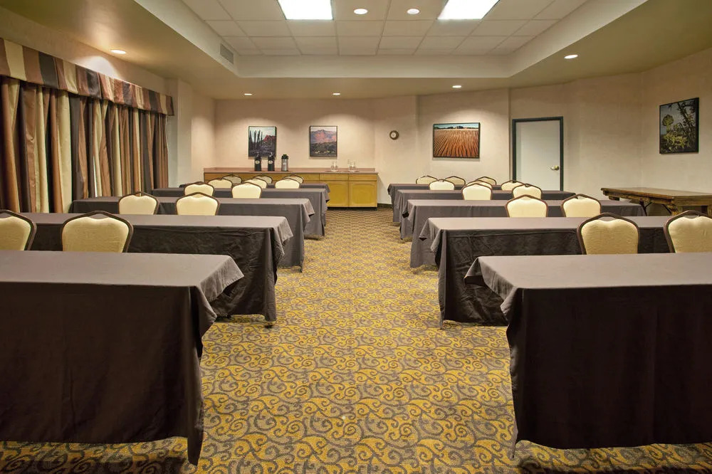 Holiday Inn Express & Suites Phoenix/Chandler (Ahwatukee)