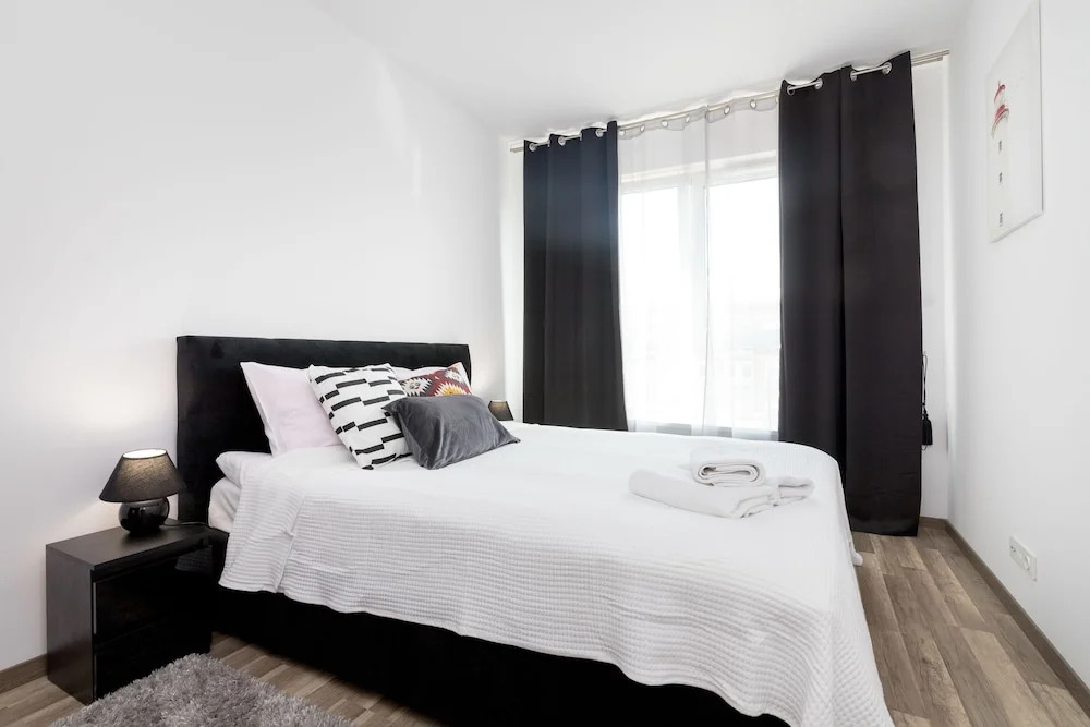 Warsaw Airport 3 Bedroom Apartment