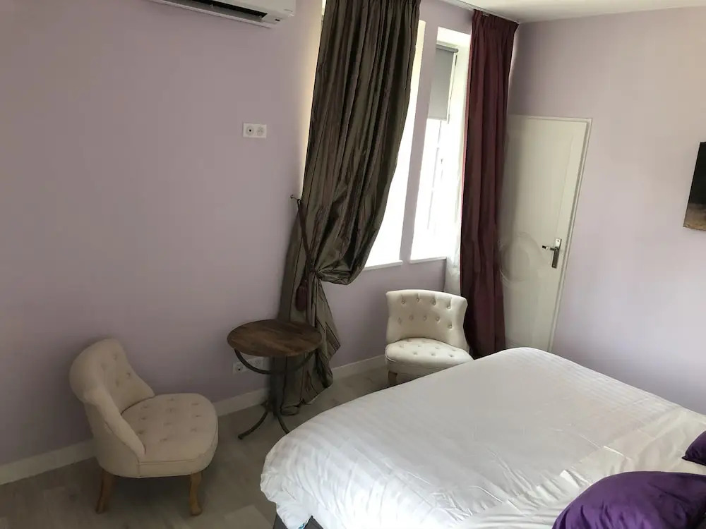 Cottage du chateau for 4 people 90 M- 2 bedrooms 2 bathrooms pool