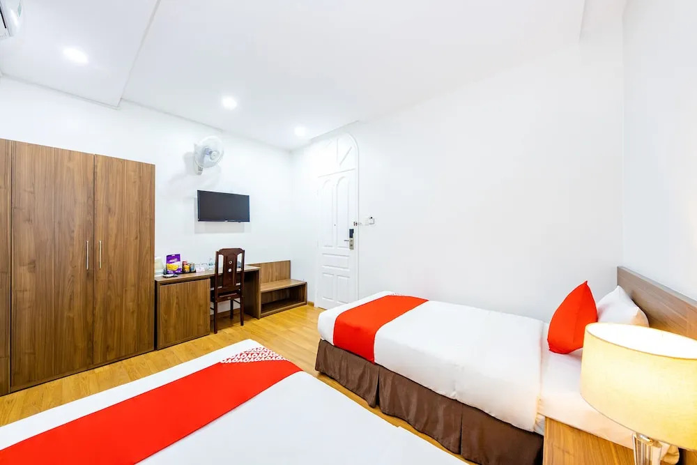 Homey Hotel by OYO Rooms