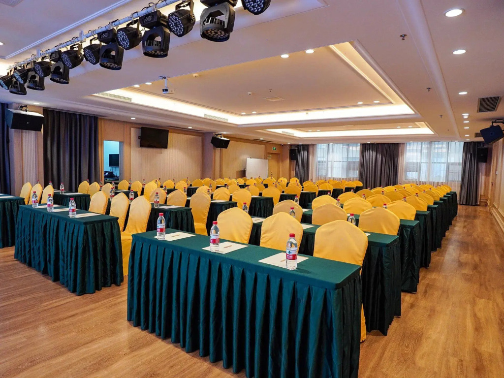 Vienna International Hotel (Dongguan Shipai Ecological Park)