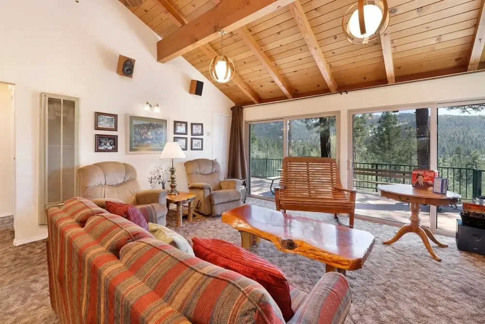 1772-scenic Retreat 2 Bedroom Home by RedAwning
