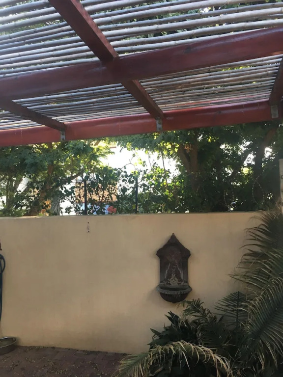 Tolbos Backpackers