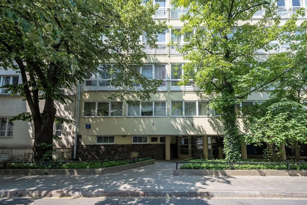 Friends Avenue Apartment