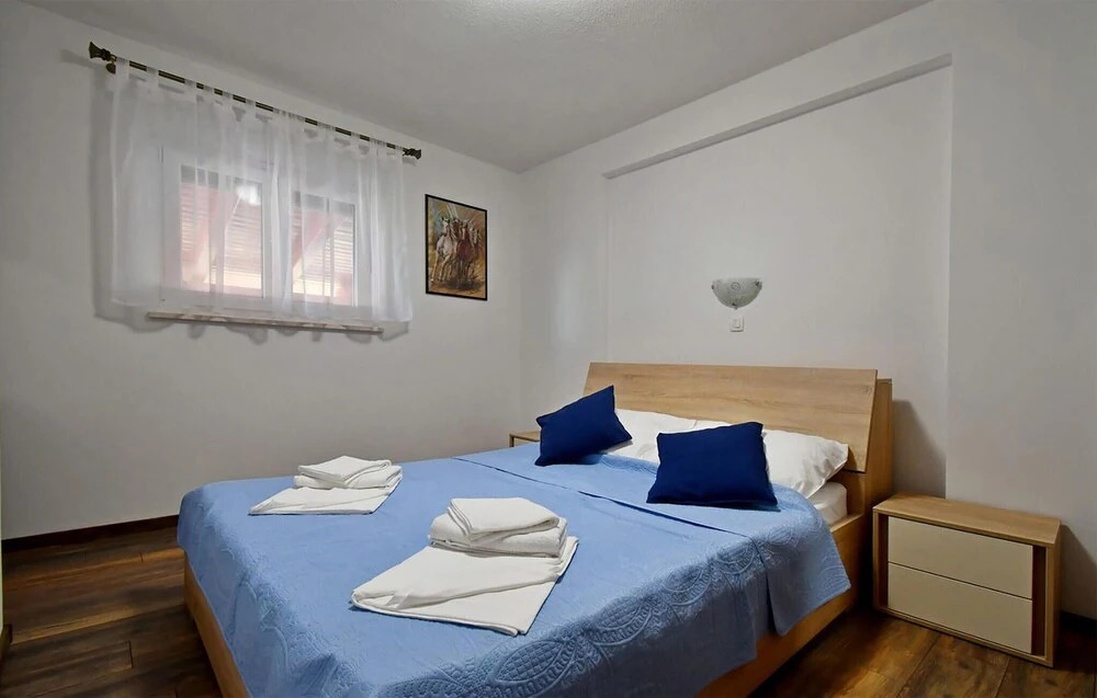 Nice Apartment in Banjol With 2 Bedrooms, Wifi and Outdoor Swimming Pool