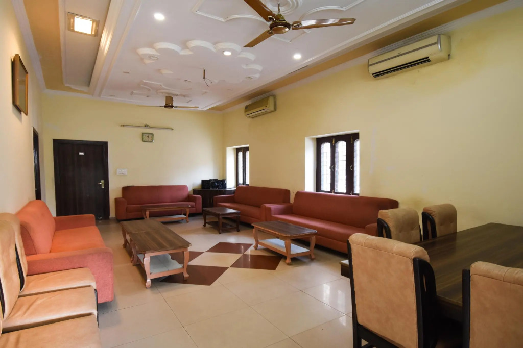 OYO 9727 Hotel Welcome Inn 2