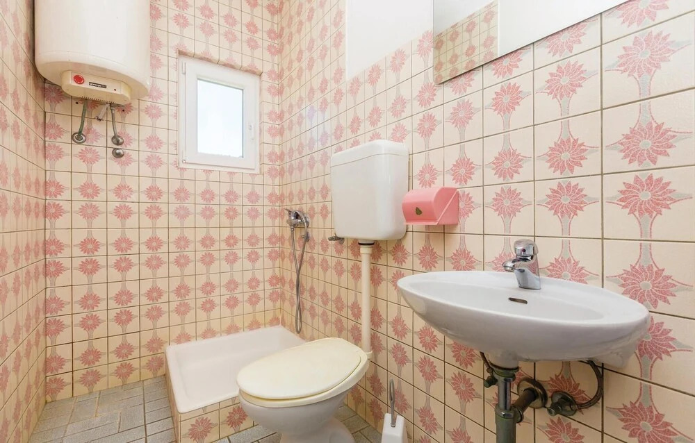 Awesome Home in Rab With Wifi and 2 Bedrooms