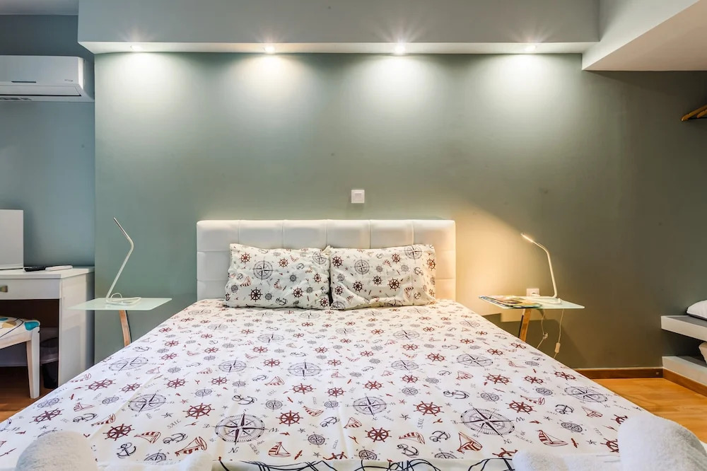 City-Sea Fusion, Elegant Gem Minutes from the Beach