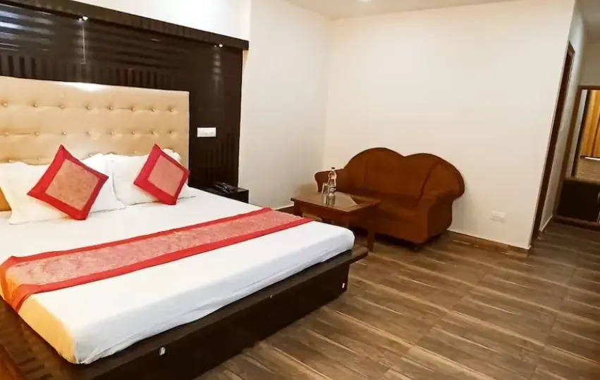 XooStays Amayra Inn Bhagsunag