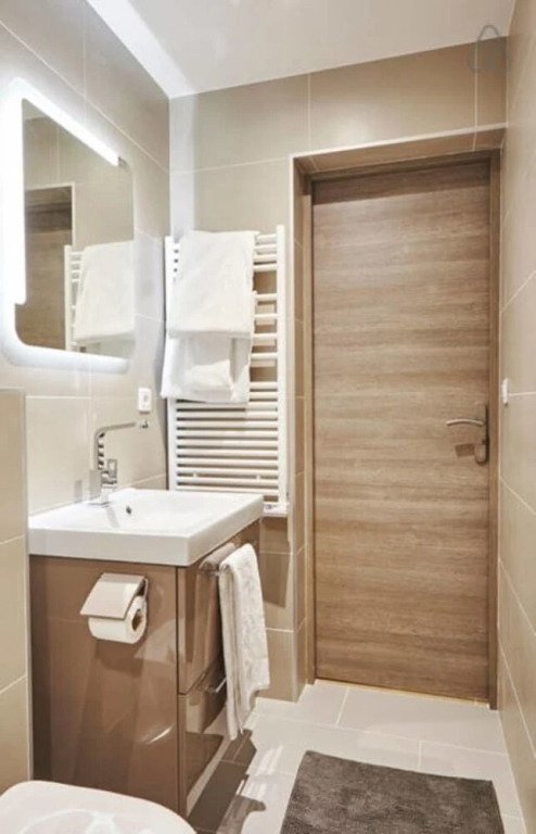 Renovated Apt close to Bastille. Sleeps 4