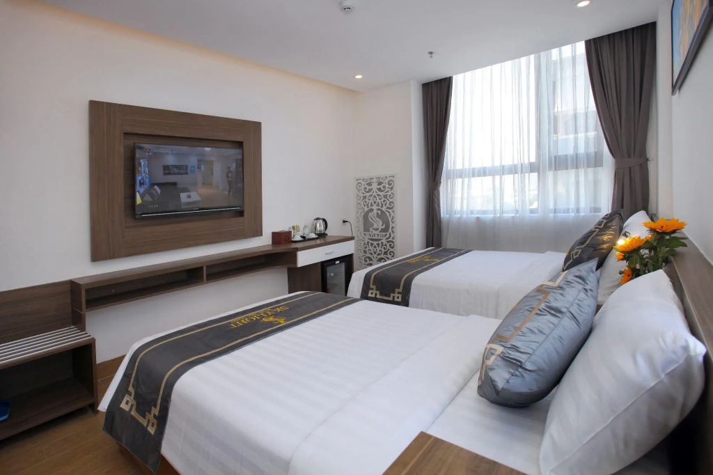 Skylight Hotel