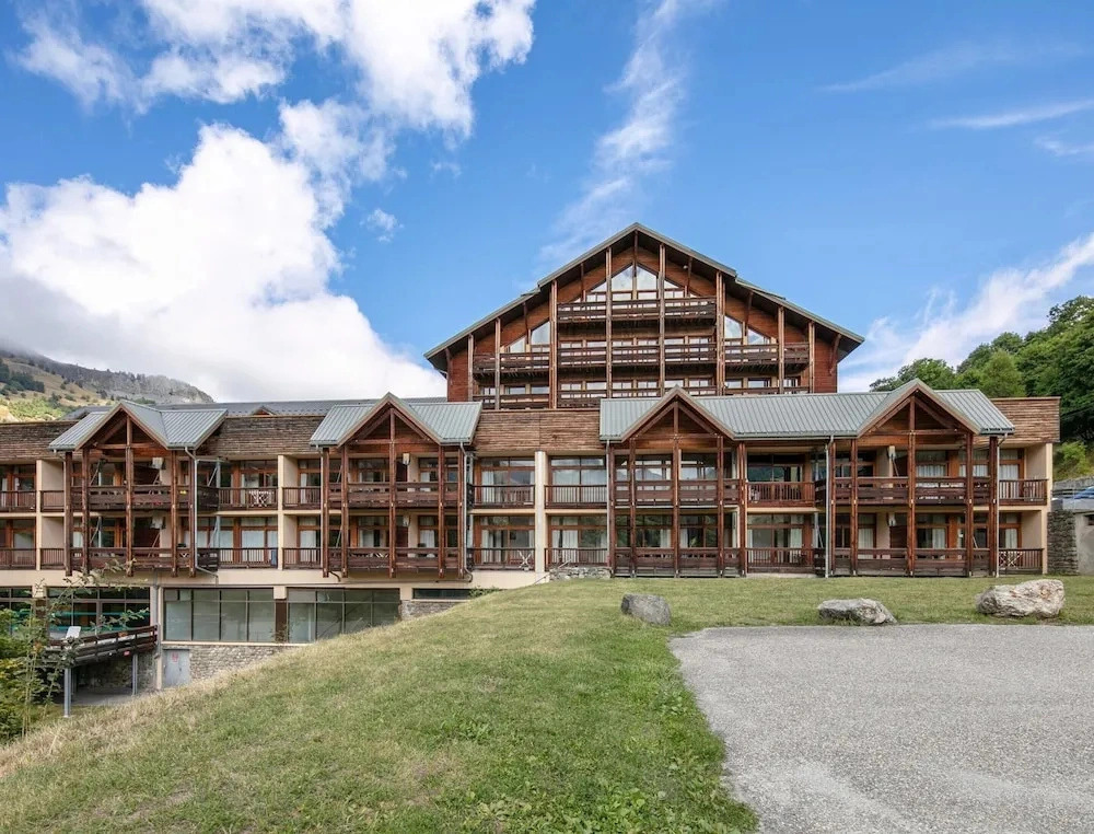 Mountain Flat With Sauna Access