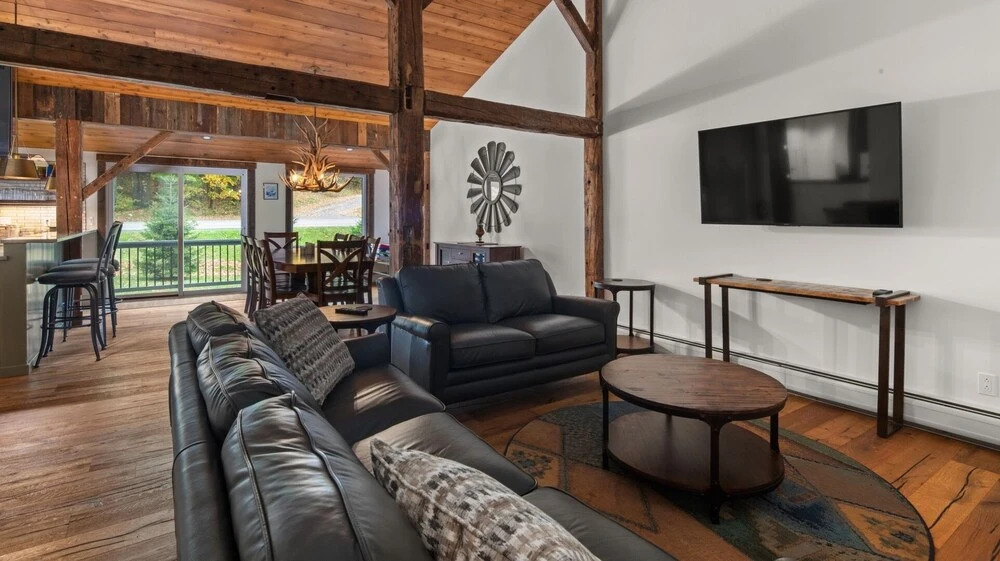 Mad House Rentals 10 Bedroom Lodge by RedAwning