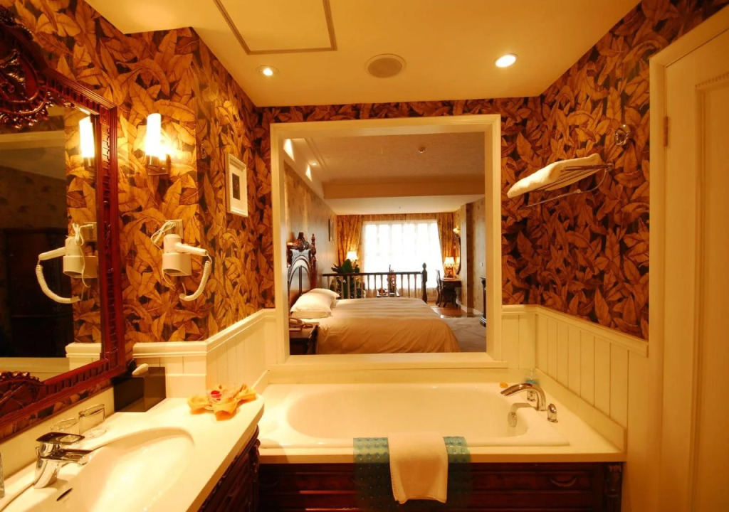 Hangzhou The First World Hotel