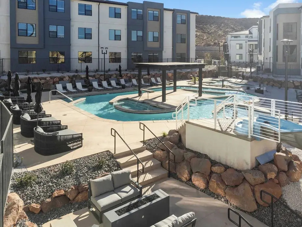 Cliffside Vista Stay for 7!