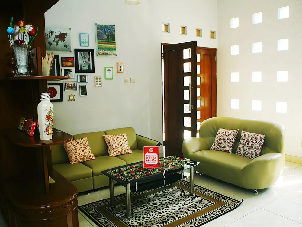 NIDA Rooms Gang Merpati Condong Catur