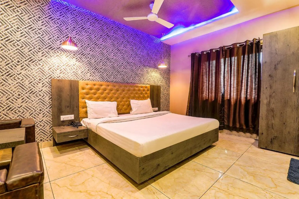 FabHotel Rudra Inn & Cafe I