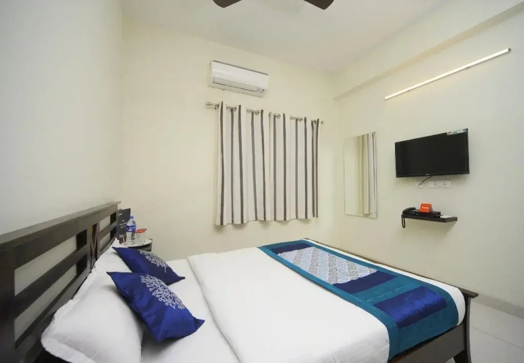 The Lawns By OYO Rooms