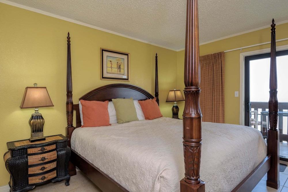 2nd Floor 1br Beachfront Condo W/ Heated Pools 1 Bedroom Condo