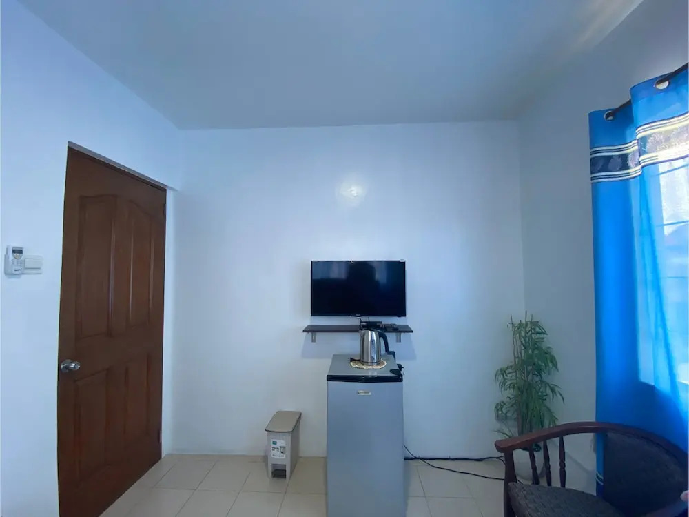 OYO 693 Titan Residence Mactan